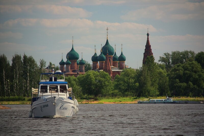 Города золотого кольца на берегах волги. Ярославль Волга и Которосль. Река Волга и Которосль Ярославль. Ярославль столица золотого кольца. Ярославль расположен по берегам реки Волги и Которосли.